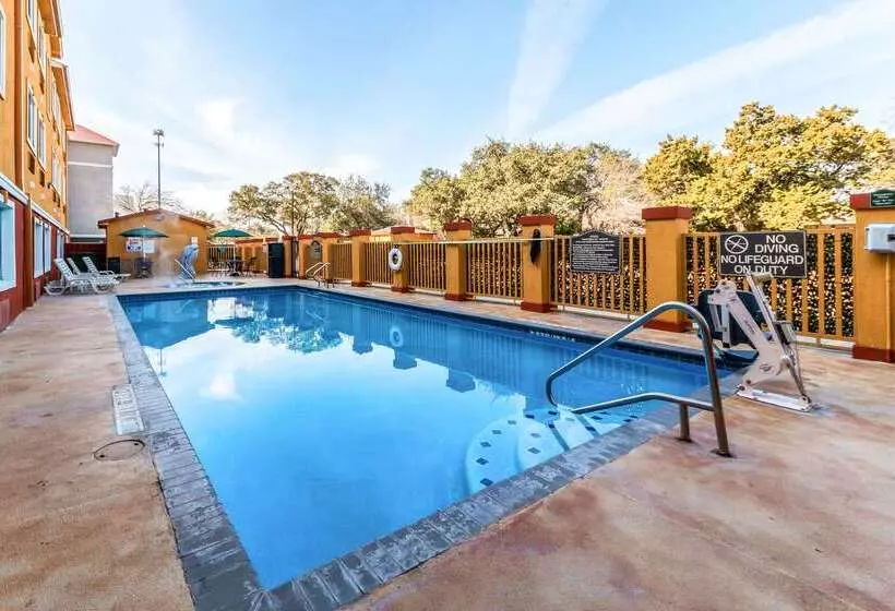 هتل Quality Inn & Suites Seaworld North