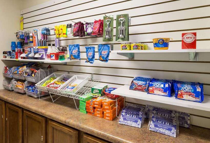 فندق Ramada By Wyndham Bettendorf