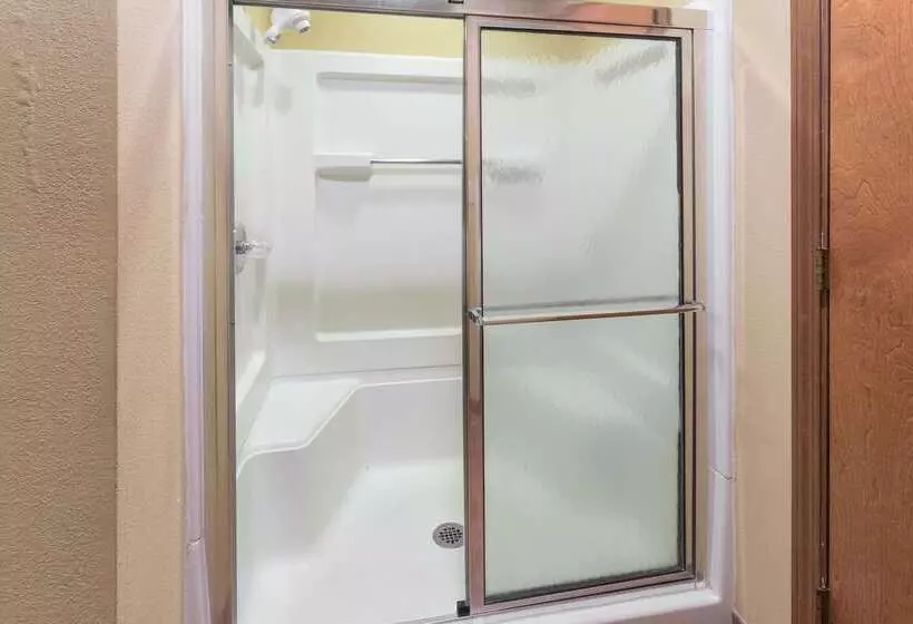 Отель Ramada By Wyndham Bettendorf