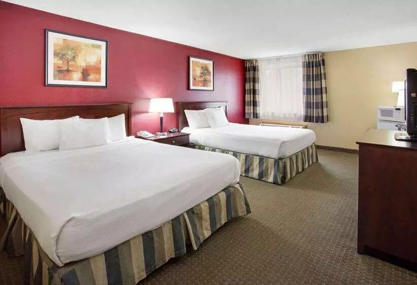 Отель Ramada By Wyndham Bettendorf