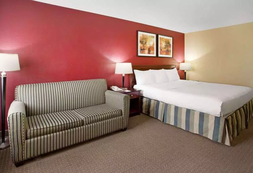 Отель Ramada By Wyndham Bettendorf