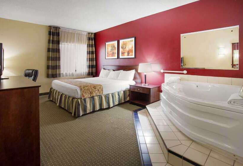 فندق Ramada By Wyndham Bettendorf
