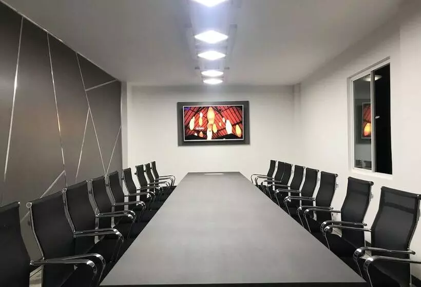 فندق San Fernando Real