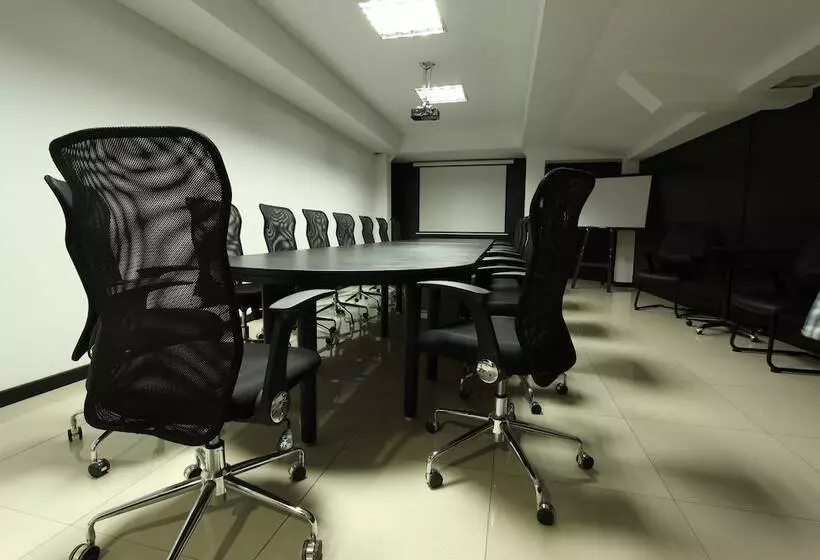 فندق San Fernando Real