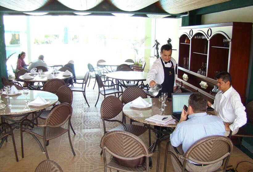 Hotel San Fernando Real