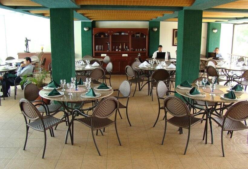 Hotel San Fernando Real