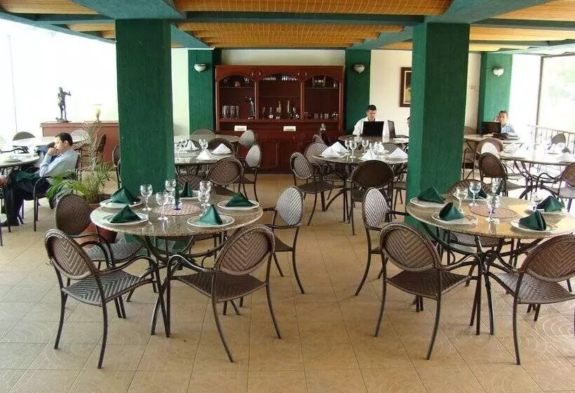 فندق San Fernando Real