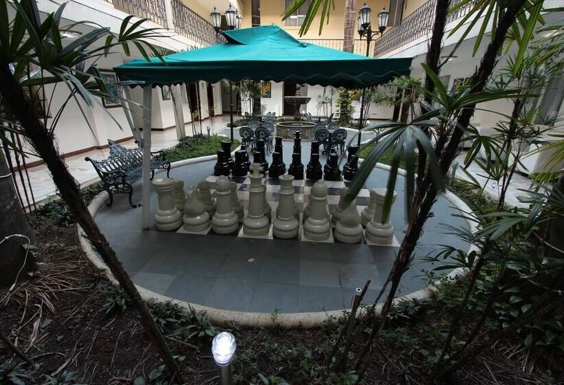 Hotel San Fernando Real