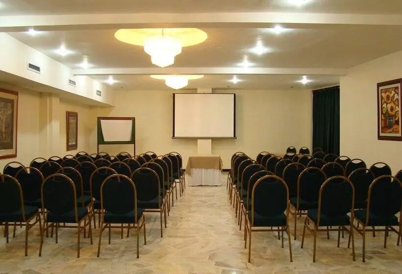 فندق San Fernando Real