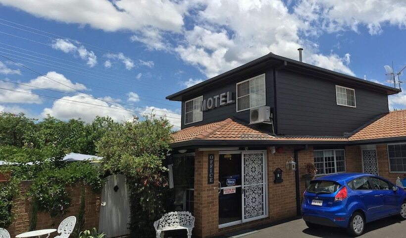 White Lanterns Motel