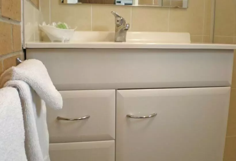 White Lanterns Motel