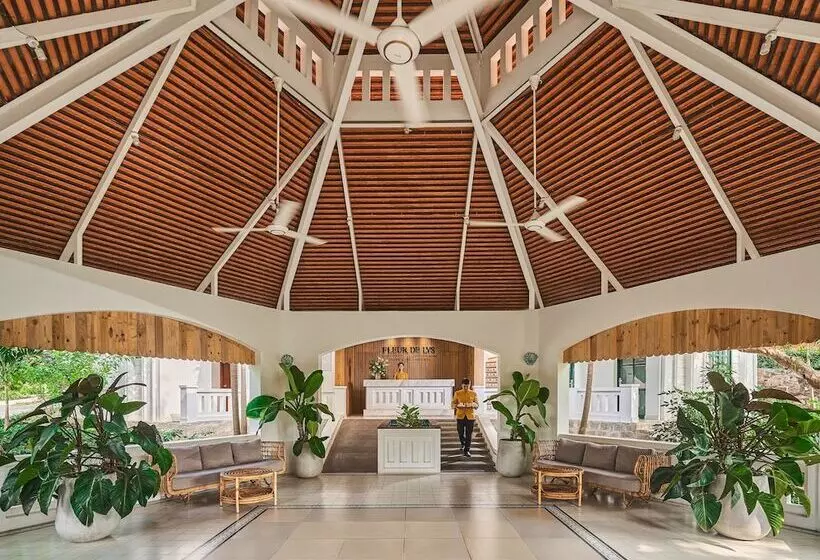 هتل Fleur De Lys Resort & Spa Long Hai