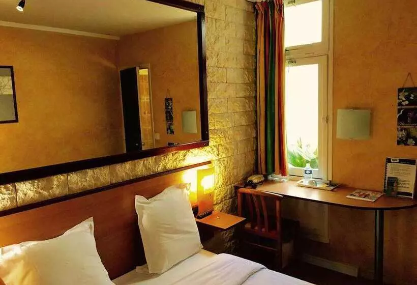 هتل Hôtel Bosquet Pau Centre