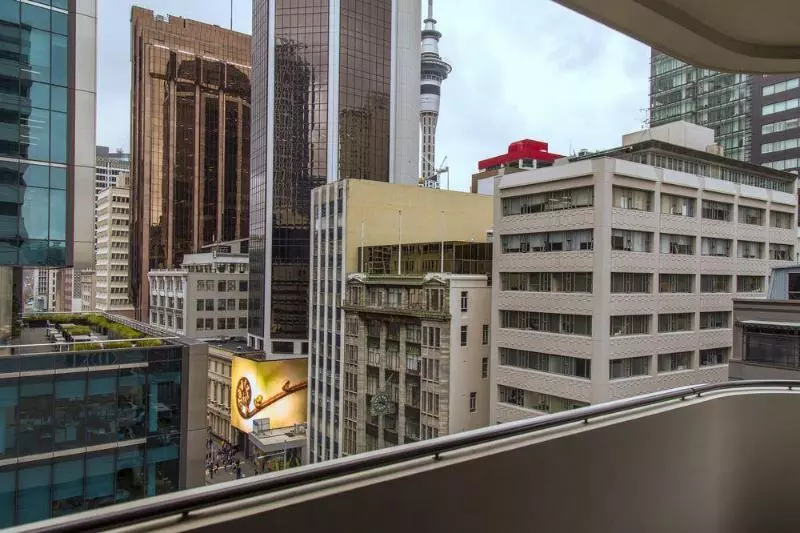 Отель Quest On Queen Serviced Apartments