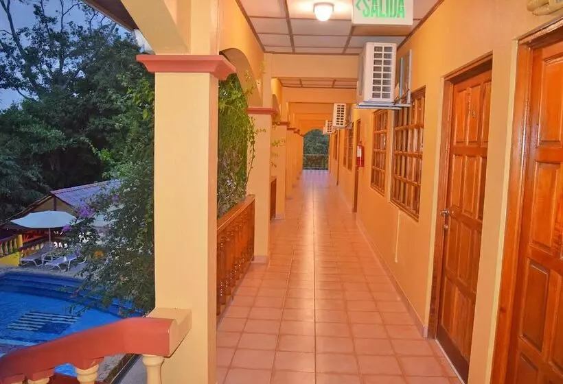 فندق Tres Banderas