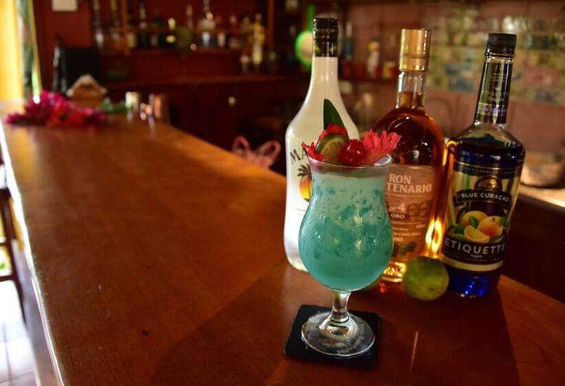 هتل Tres Banderas