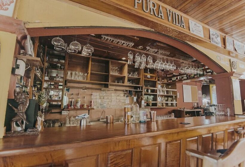 هتل Tres Banderas