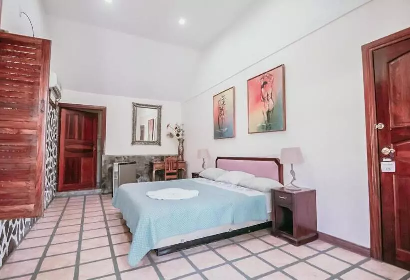 فندق Tres Banderas