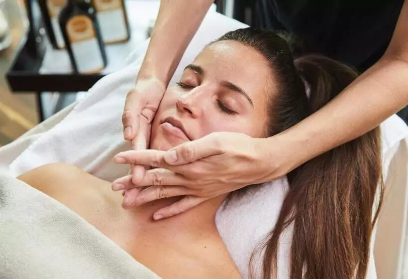 Thermenhotel Stoiser