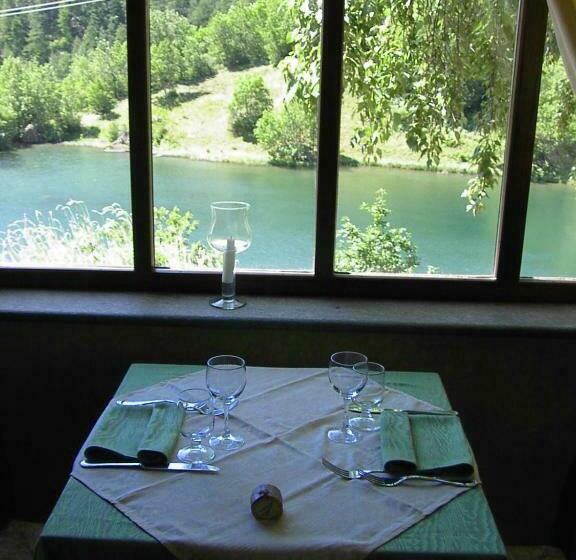 Chalet Sul Lago Hotel In Montagna