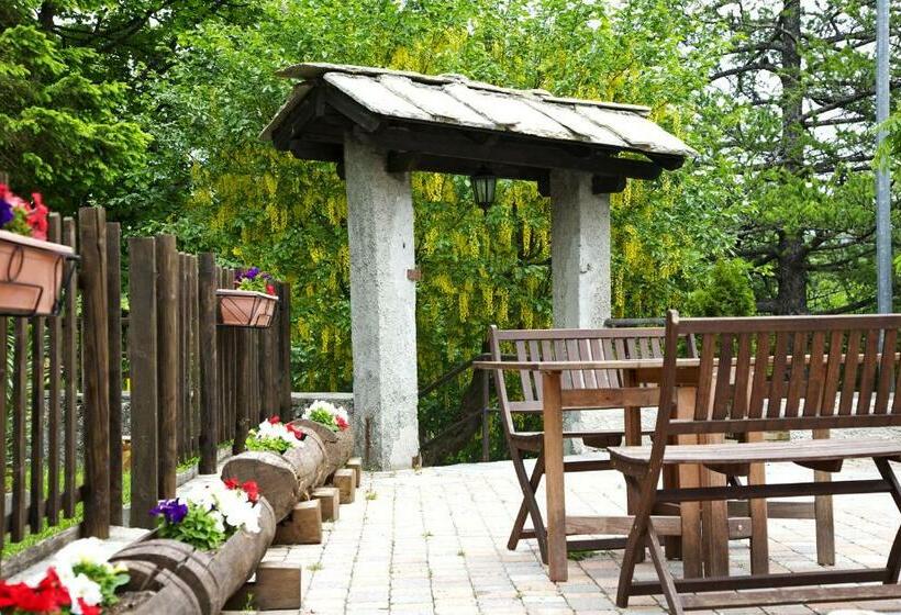 Chalet Sul Lago Hotel In Montagna