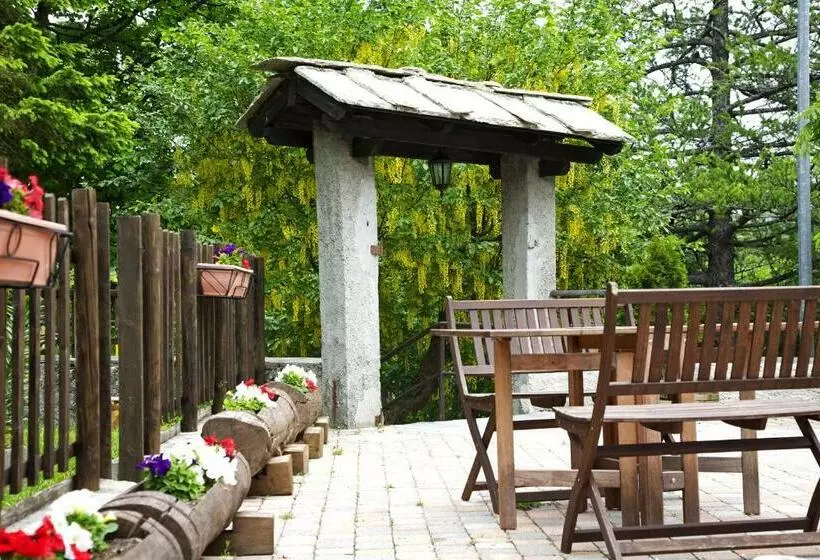 Chalet Sul Lago Hotel In Montagna