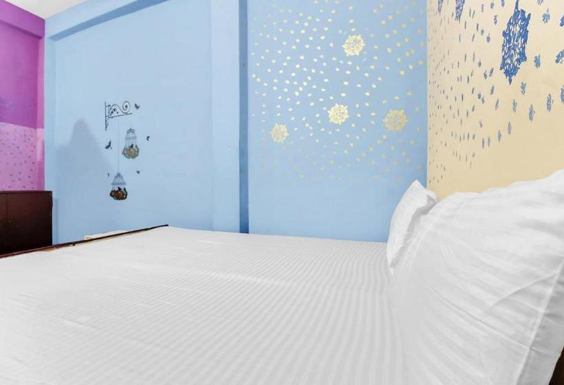 호텔 Vaccinated Staff Spot On 60711 Radhe Inn