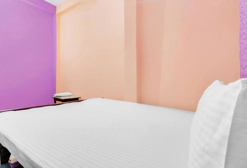 호텔 Vaccinated Staff Spot On 60711 Radhe Inn