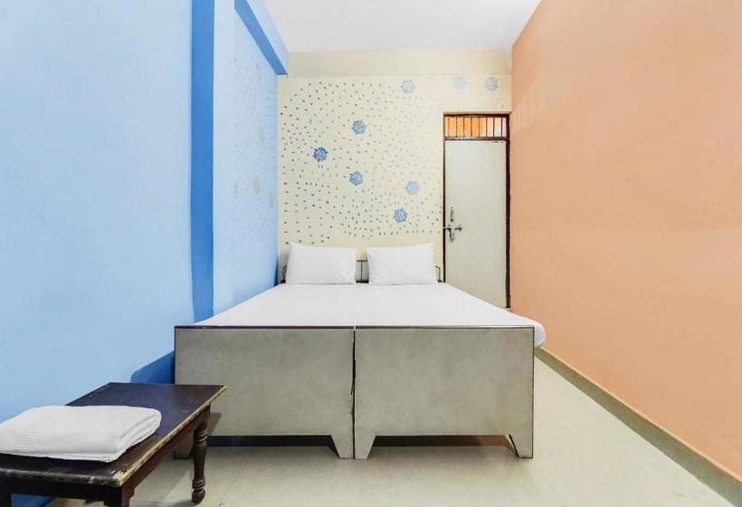 호텔 Vaccinated Staff Spot On 60711 Radhe Inn