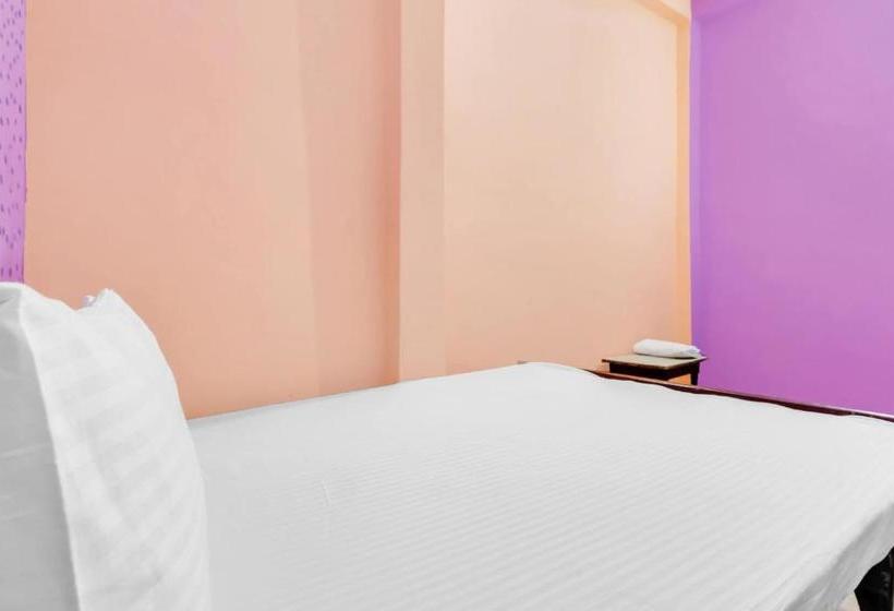 호텔 Vaccinated Staff Spot On 60711 Radhe Inn