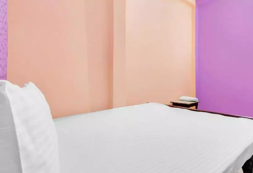 ホテル Vaccinated Staff  Spot On 60711  Radhe Inn