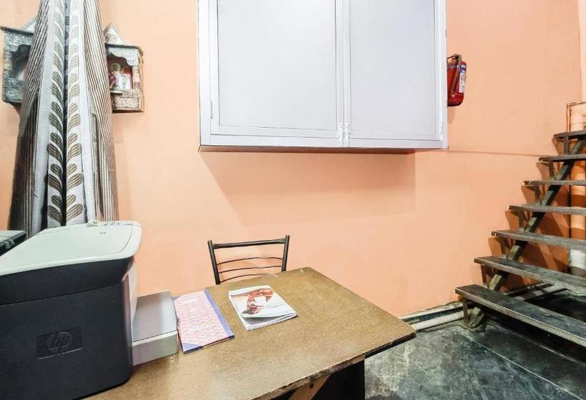 호텔 Vaccinated Staff Spot On 60711 Radhe Inn