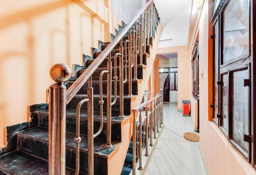 호텔 Vaccinated Staff Spot On 60711 Radhe Inn