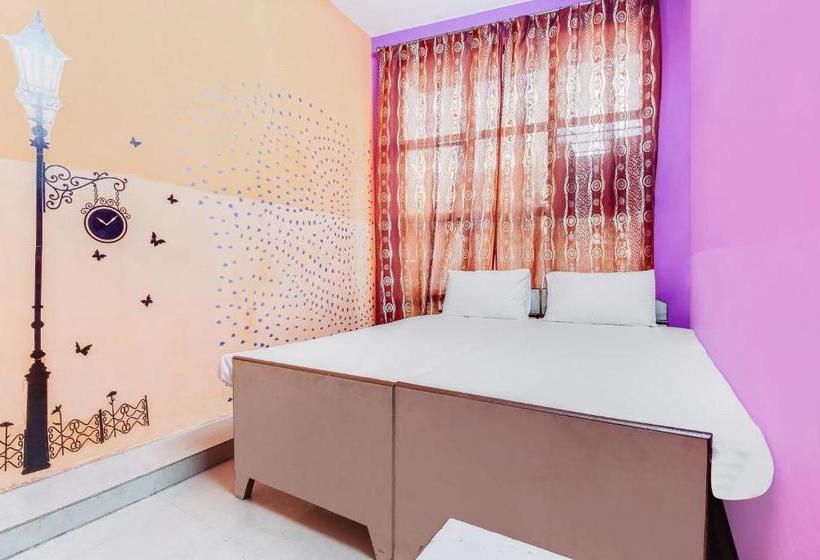 호텔 Vaccinated Staff Spot On 60711 Radhe Inn