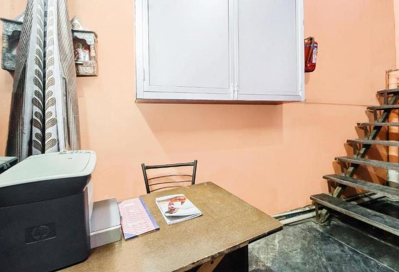 호텔 Vaccinated Staff Spot On 60711 Radhe Inn