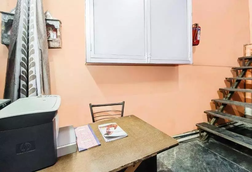 ホテル Vaccinated Staff  Spot On 60711  Radhe Inn