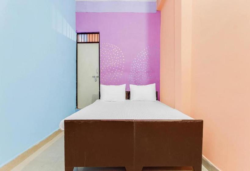 호텔 Vaccinated Staff Spot On 60711 Radhe Inn