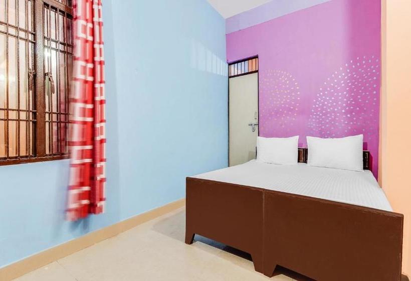 호텔 Vaccinated Staff Spot On 60711 Radhe Inn