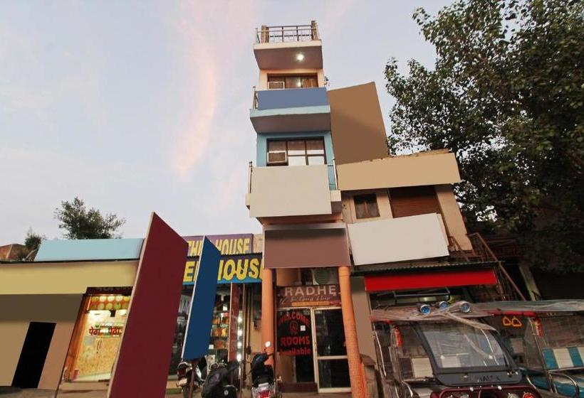 호텔 Vaccinated Staff Spot On 60711 Radhe Inn