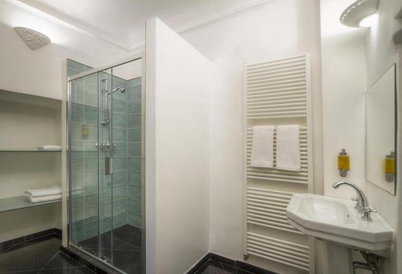 هتل Black Star Suites