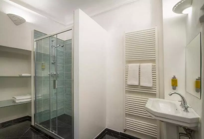 هتل Black Star Suites