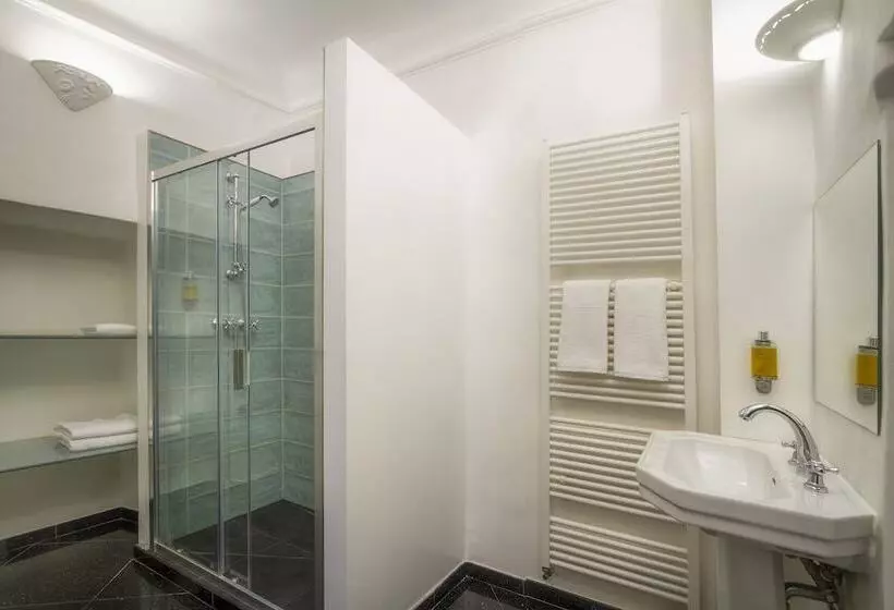 هتل Black Star Suites