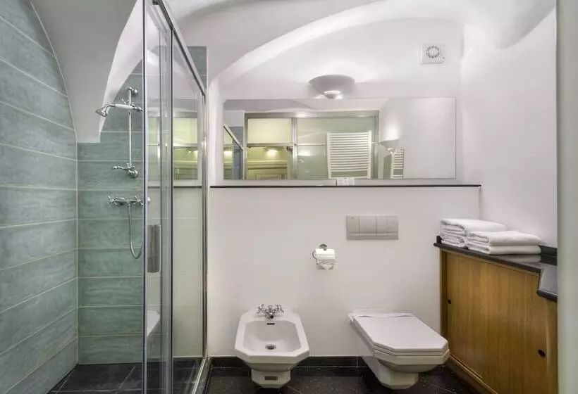 هتل Black Star Suites