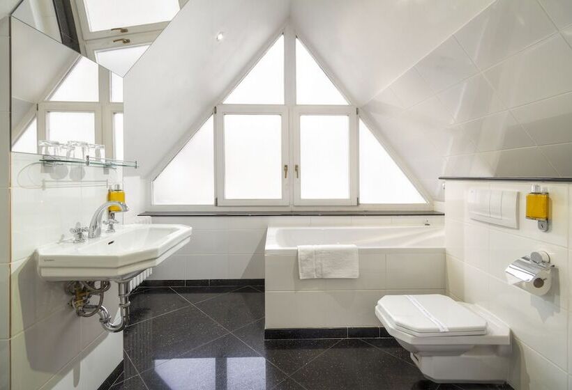 هتل Black Star Suites