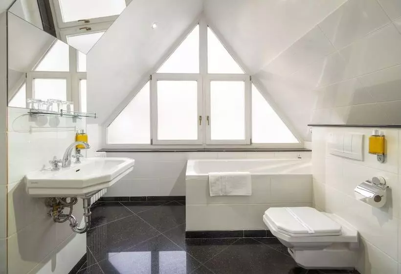 هتل Black Star Suites