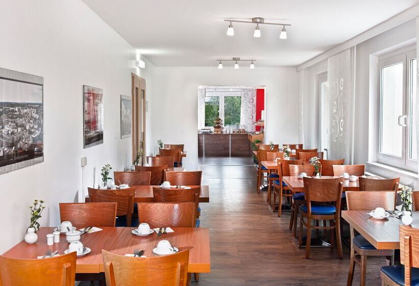 בית מלון כפרי Days Inn By Wyndham Leipzig City Centre