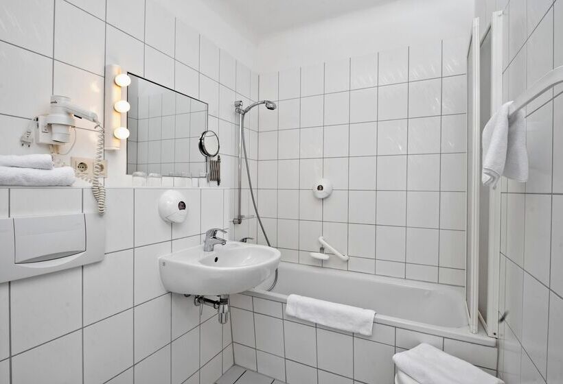 בית מלון כפרי Days Inn By Wyndham Leipzig City Centre