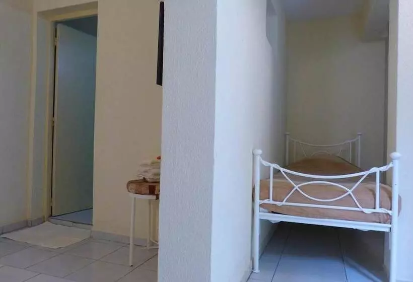 هتل Les Flamboyants