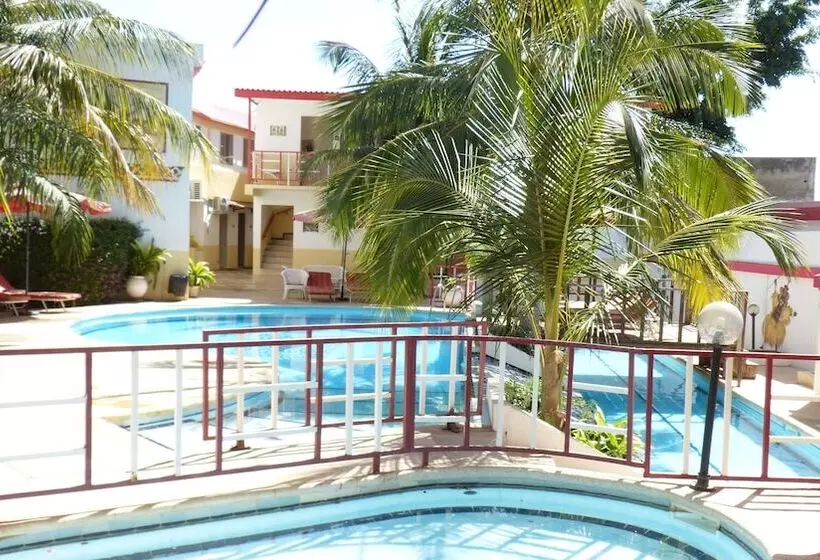 هتل Les Flamboyants