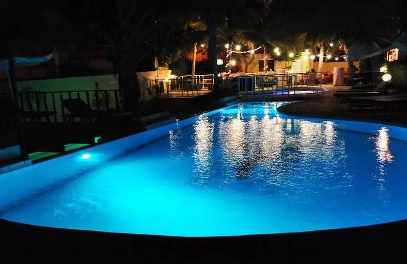 هتل Les Flamboyants